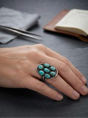 NWOT Mint condition Aritzia Turquoise Cluster Silver Ring